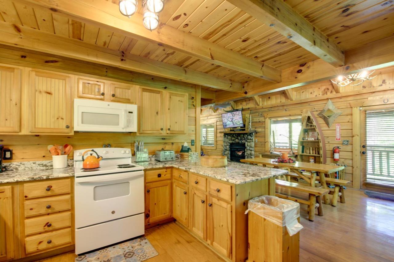 Gatlinburg Family Cabin With Private Hot Tub And Deck! Villa Exterior foto